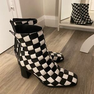 Black and white leather ankle boots - 7 US
